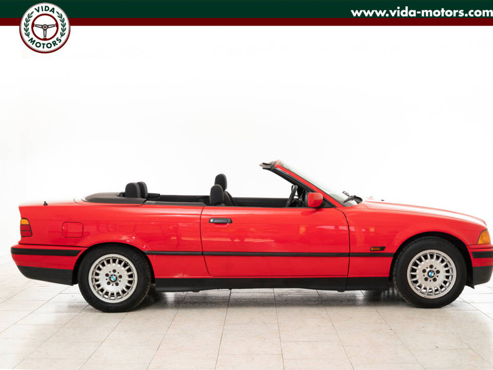Immagine 2/20 di BMW 318i (1994)