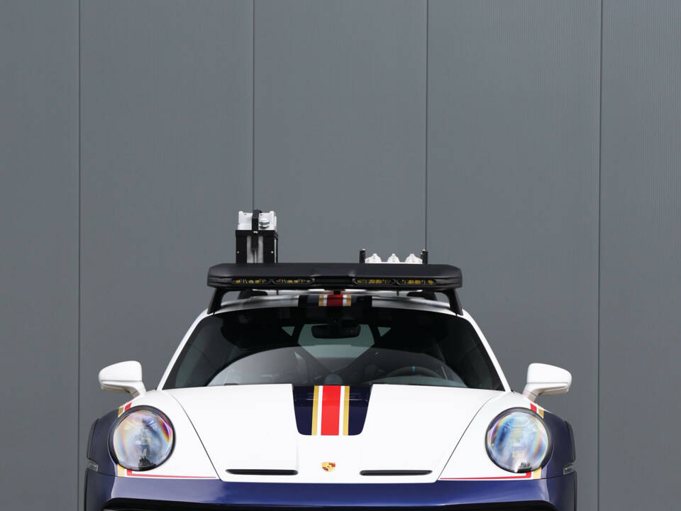 Image 16/74 of Porsche 911 Dakar (2023)