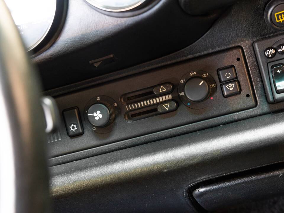 Image 15/32 of Porsche 911 Turbo 3.3 (1992)