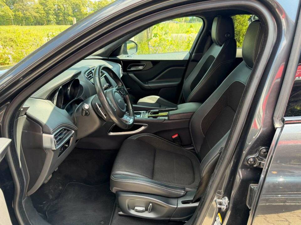 Bild 12/21 von Jaguar F-Pace 20d (2019)