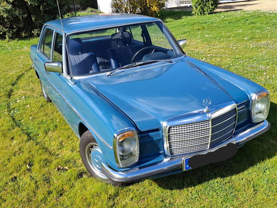 Image 3/13 of Mercedes-Benz 230&#x2F;4 (1974)