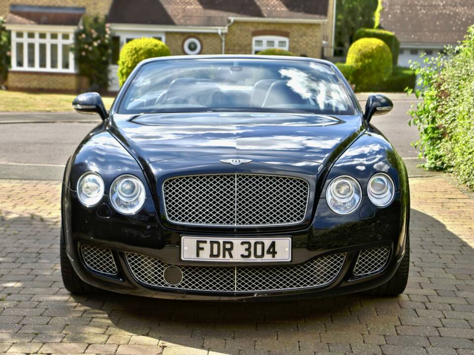 Bild 3/42 von Bentley Continental GTC W12 (2011)