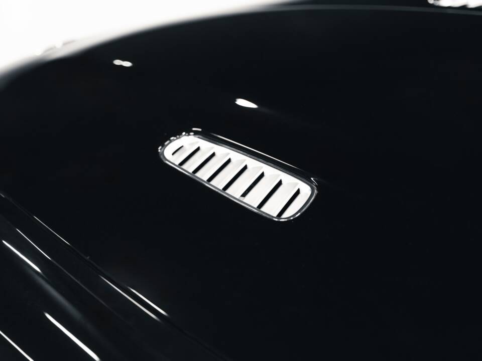 Image 14/38 of Aston Martin Virage (2012)