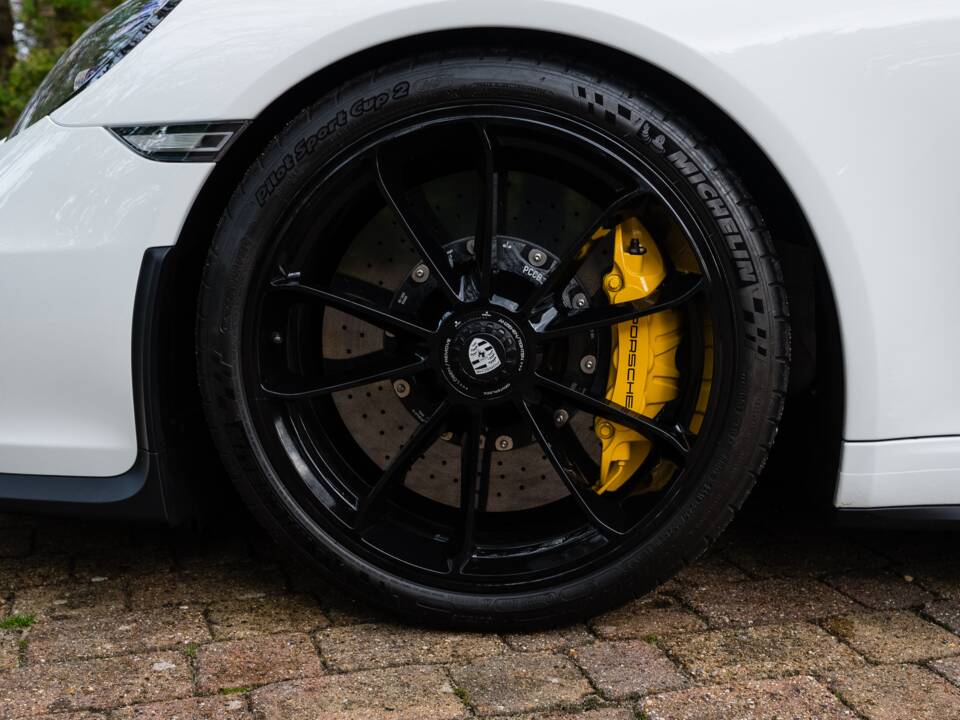 Image 41/42 of Porsche 911 R (2016)