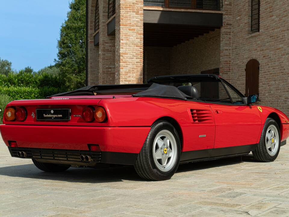 Image 7/50 of Ferrari Mondial T (1991)