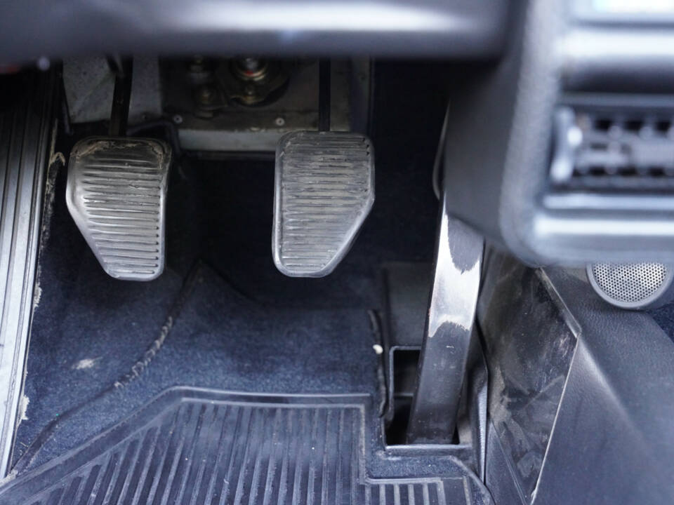 Image 31/50 of Ferrari 328 GTS (1987)