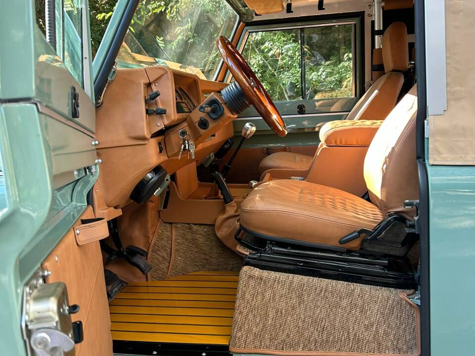 Image 47/72 of Land Rover 90 (1987)