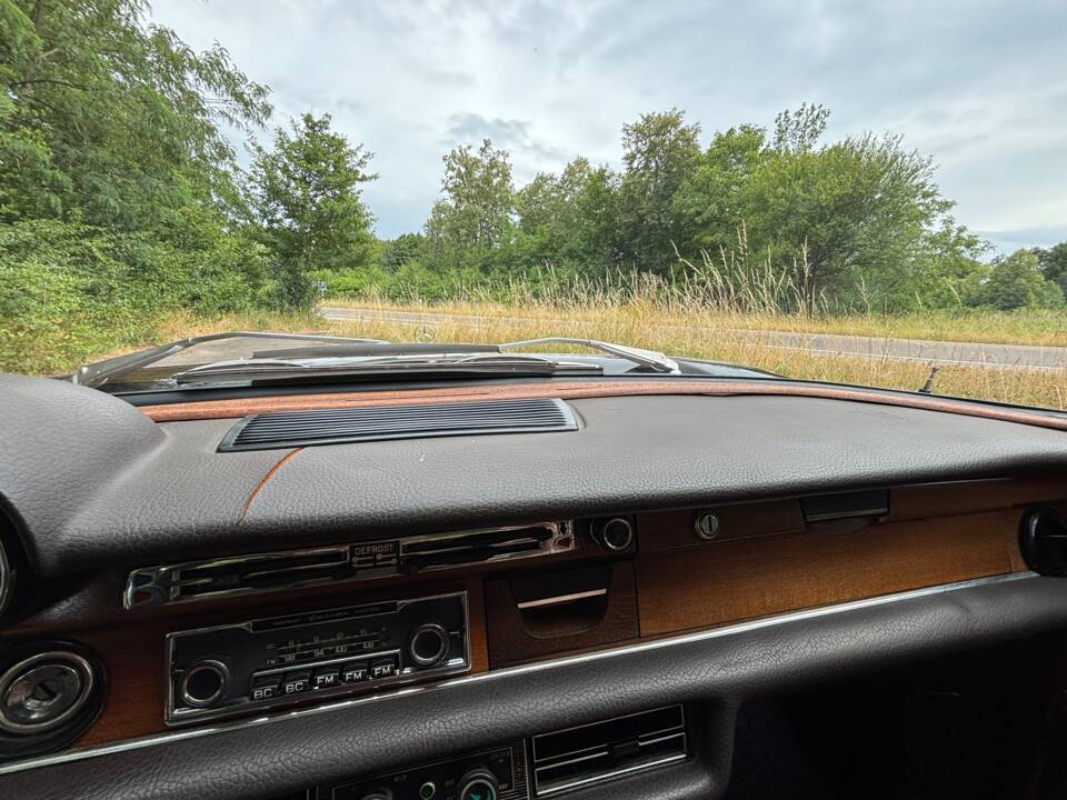 Image 12/37 de Mercedes-Benz 280 SEL 4,5 (1972)