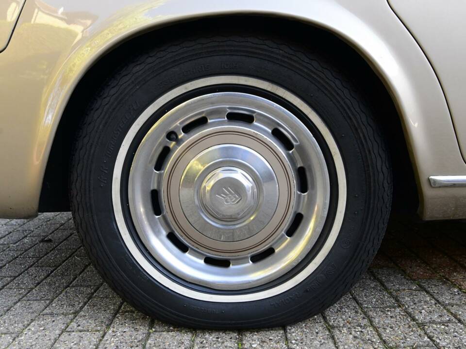 Image 44/50 of Rolls-Royce Silver Shadow II (1977)