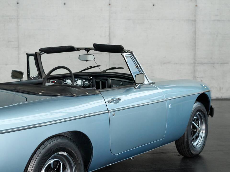 Image 23/50 of MG MGB (1976)