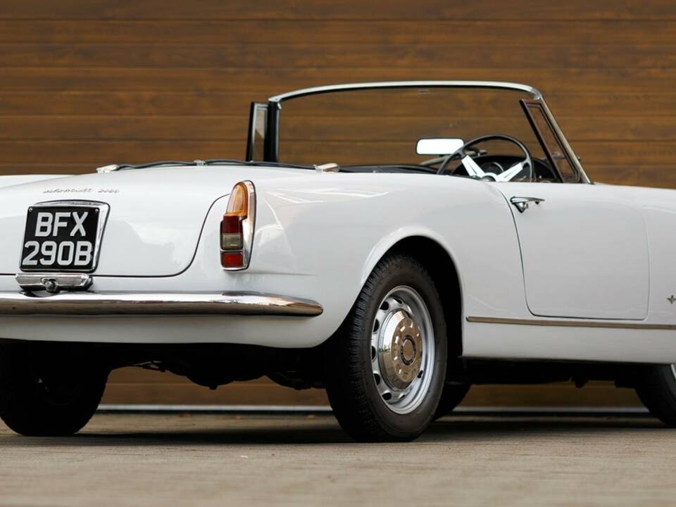 Image 7/50 of Alfa Romeo 2600 Spider (1964)