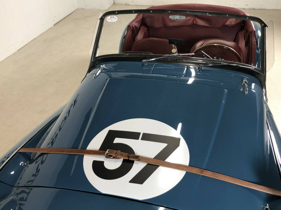 Image 17/31 of Triumph TR 3A (1957)