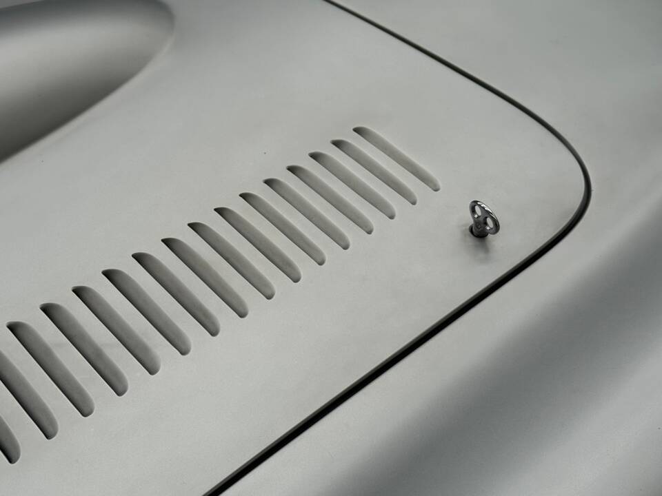 Image 16/24 of Veritas RS (1948)