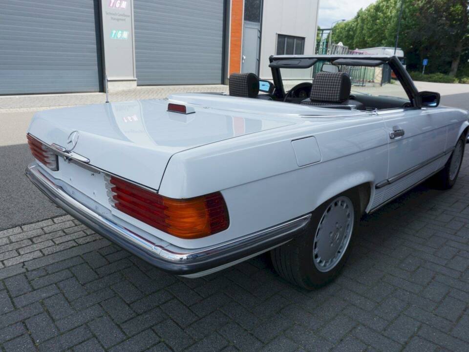 Image 13/36 of Mercedes-Benz 300 SL (1986)