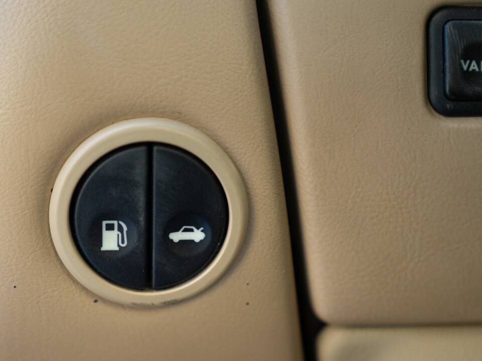 Image 43/50 of Jaguar XK8 4.0 (1998)