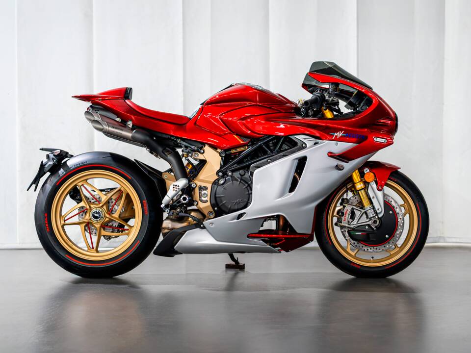 Bild 6/38 von MV Agusta DUMMY (2011)