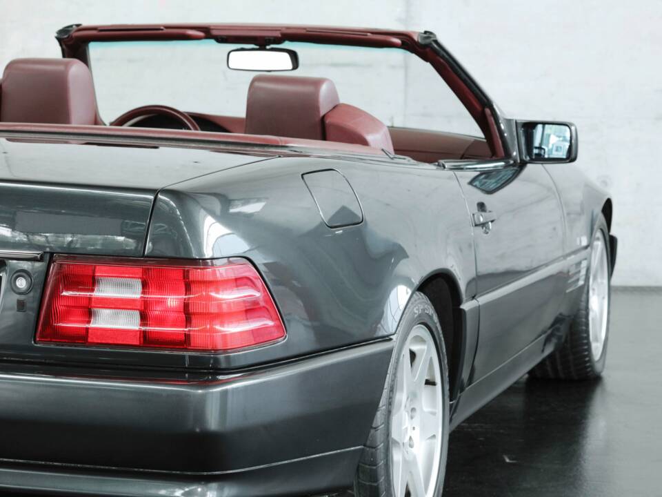 Image 31/37 of Mercedes-Benz SL 500 (1995)