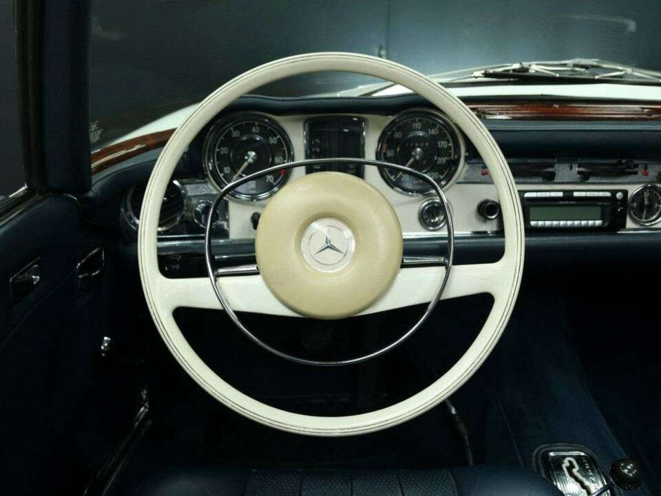 Immagine 16/50 di Mercedes-Benz 280 SL (1968)
