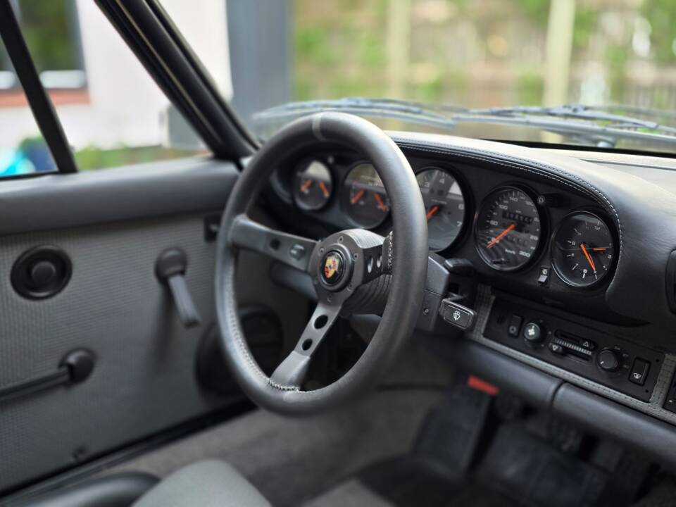 Image 86/100 of Porsche 911 Carrera 2 (1989)