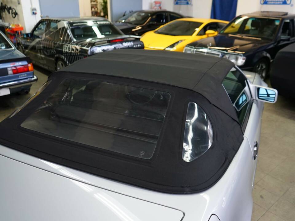 Image 15/38 of Mercedes-Benz 500 SL (1991)