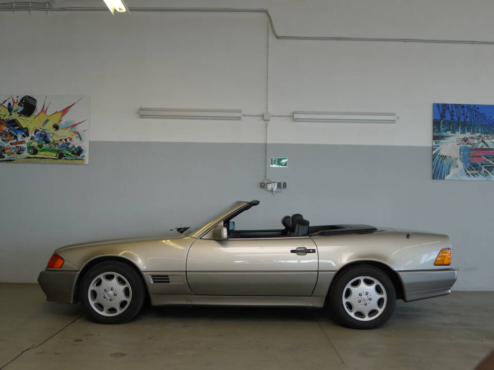 Image 25/41 of Mercedes-Benz 300 SL (1991)