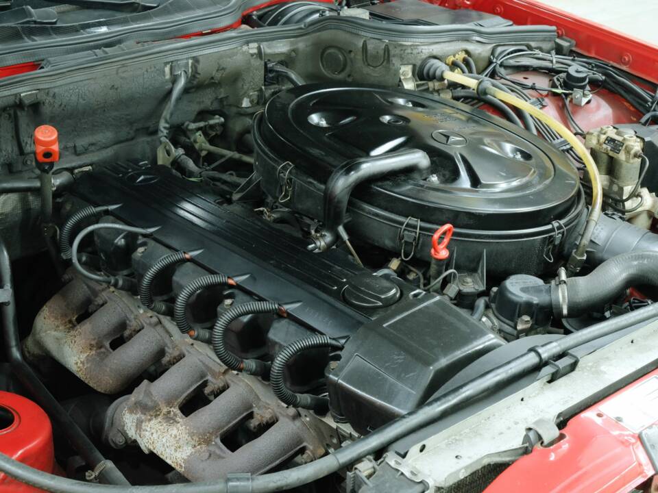 Bild 18/50 von Mercedes-Benz 260 SE (1986)