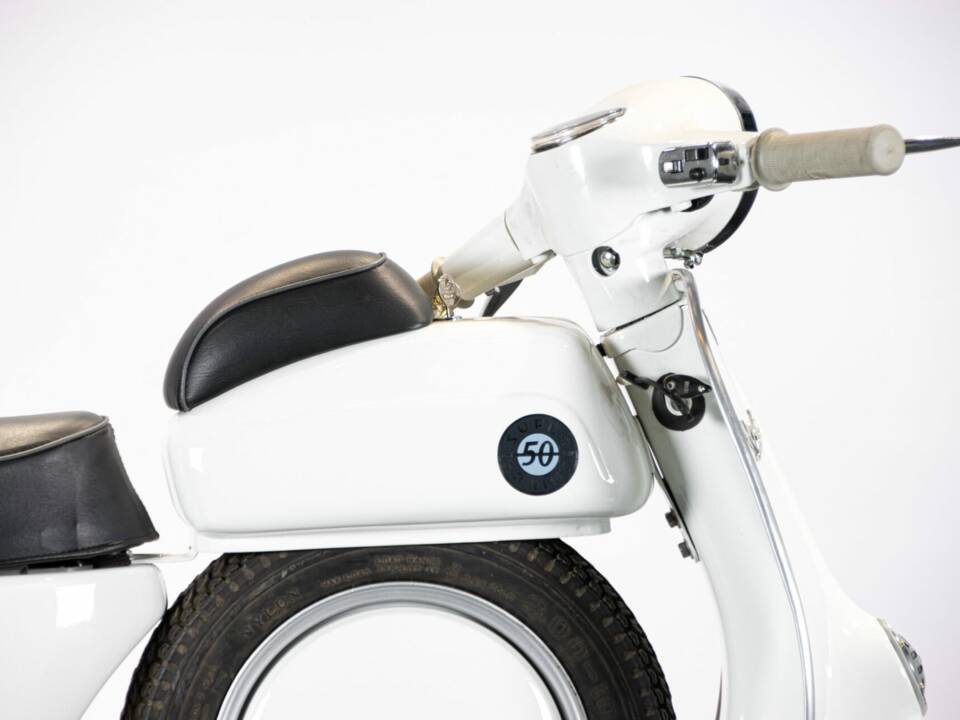 Image 31/49 of Piaggio Vespa 50 SS (1966)