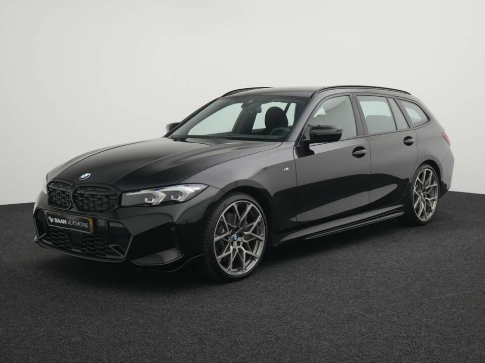 Image 4/50 of BMW 330i xDrive Touring (2025)