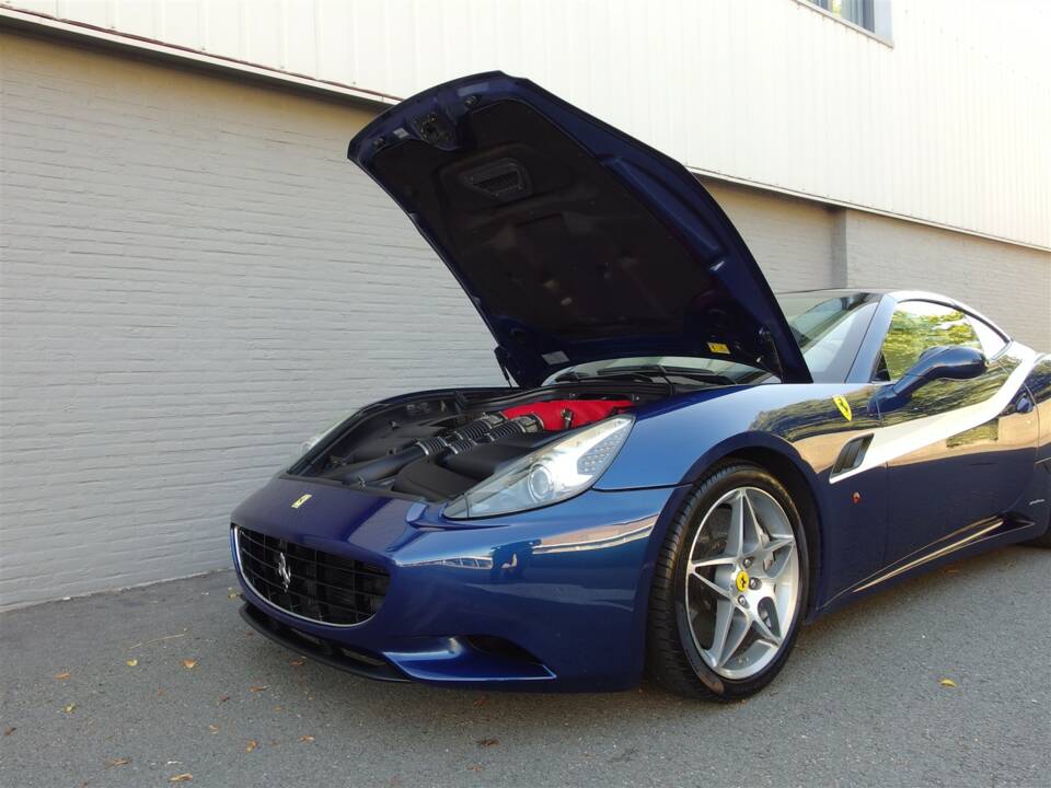 Bild 92/99 von Ferrari California (2009)