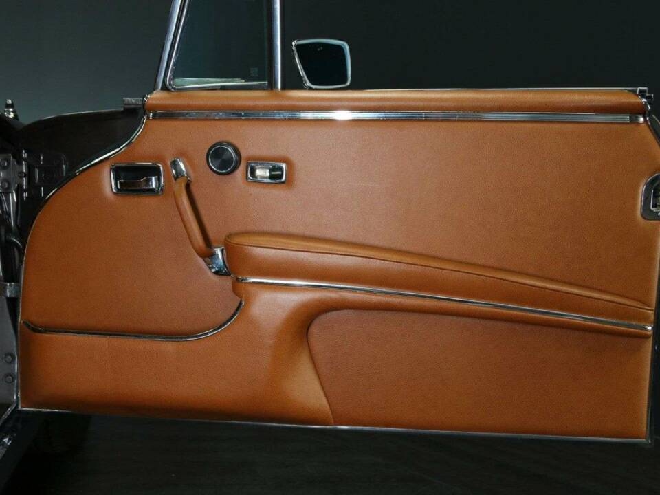 Image 22/30 of Mercedes-Benz 280 SE 3,5 (1970)