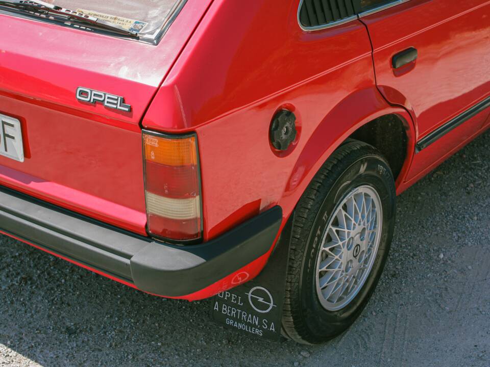 Imagen 7/26 de Opel Kadett 1,3 S (1984)