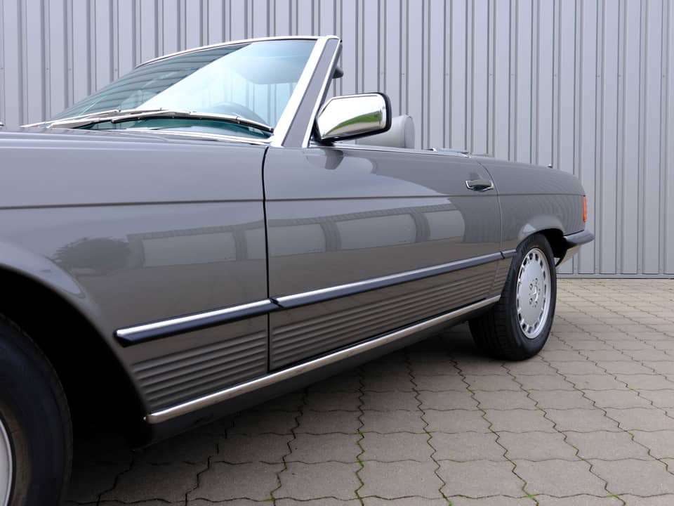 Image 40/96 of Mercedes-Benz 560 SL (1987)
