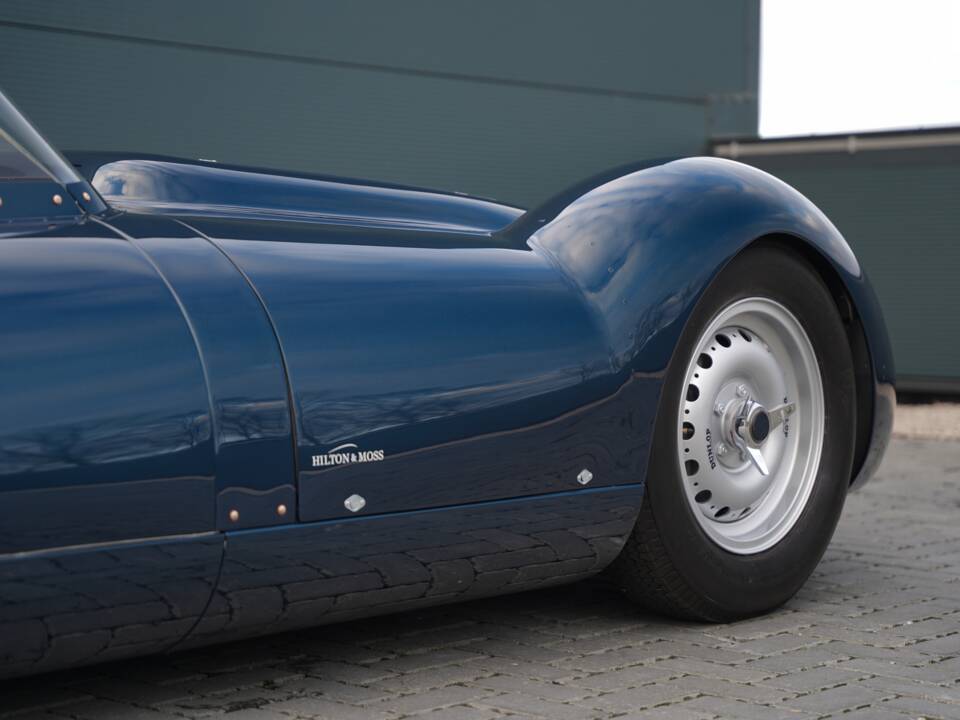 Image 24/50 of Lister Knobbly (1958)