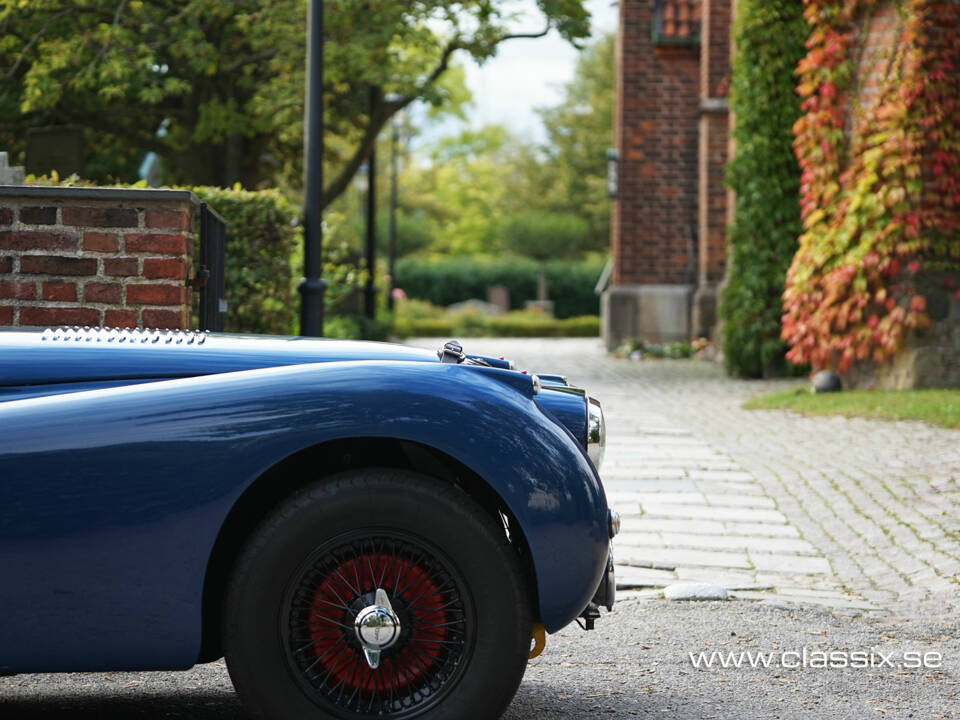 Image 7/24 of Jaguar XK 120 FHC (1953)