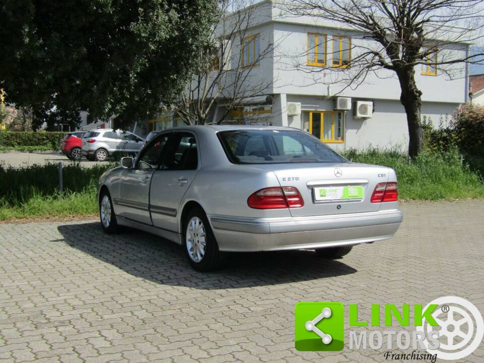 Imagen 4/4 de Mercedes-Benz E 270 CDI (2000)