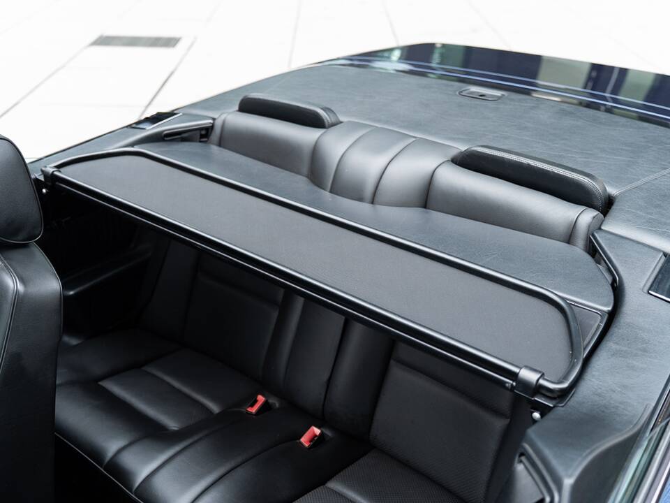 Image 36/45 of Mercedes-Benz E 220 (1995)