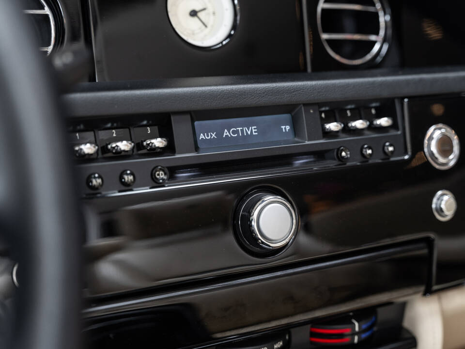 Image 17/36 of Rolls-Royce Phantom DHC (2008)
