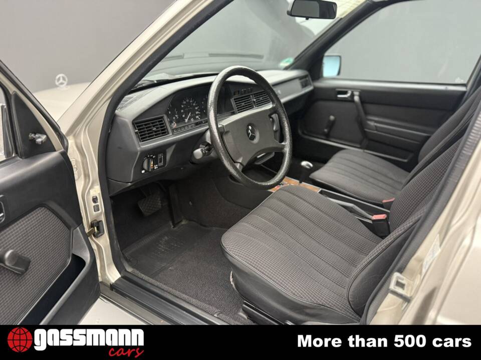Bild 12/15 von Mercedes-Benz 190 E (1985)