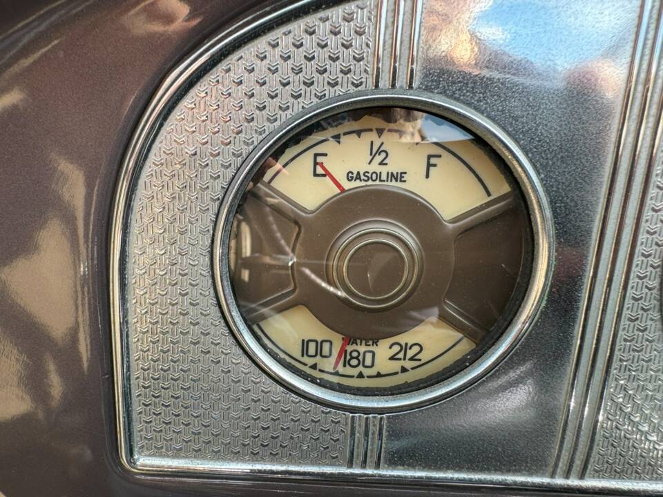 Image 60/75 of Packard One-Twenty (1936)