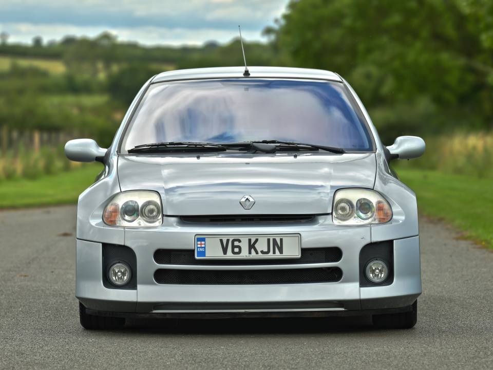 Image 2/40 of Renault Clio II V6 (2001)