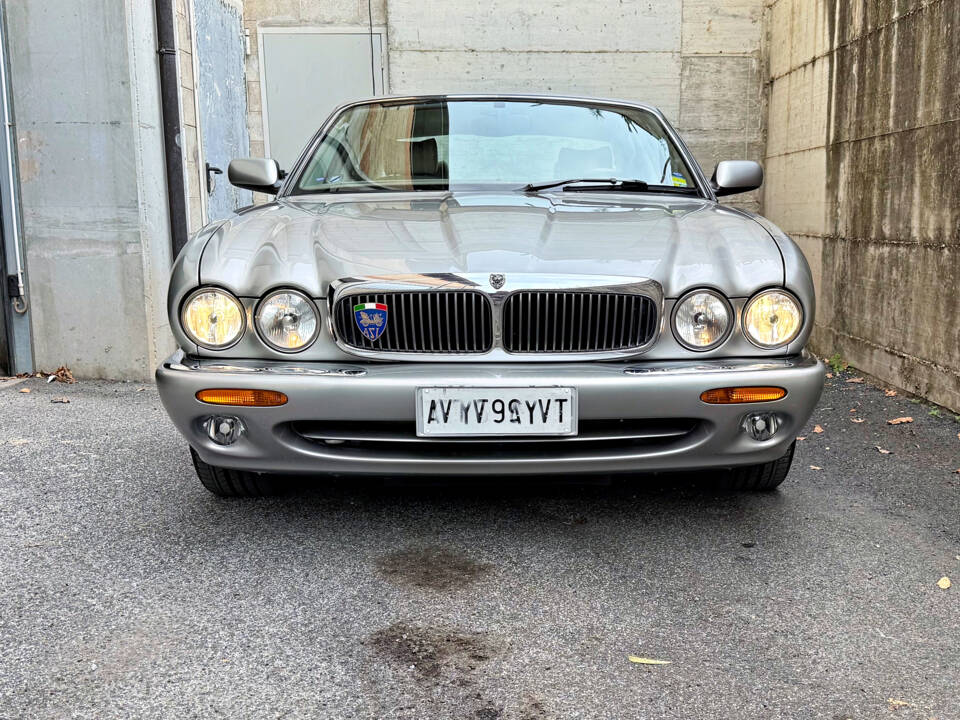 Image 8/22 de Jaguar XJ 8 4.0 Executive (1998)