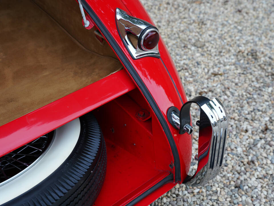 Image 19/50 de Jaguar XK 120 OTS (1954)