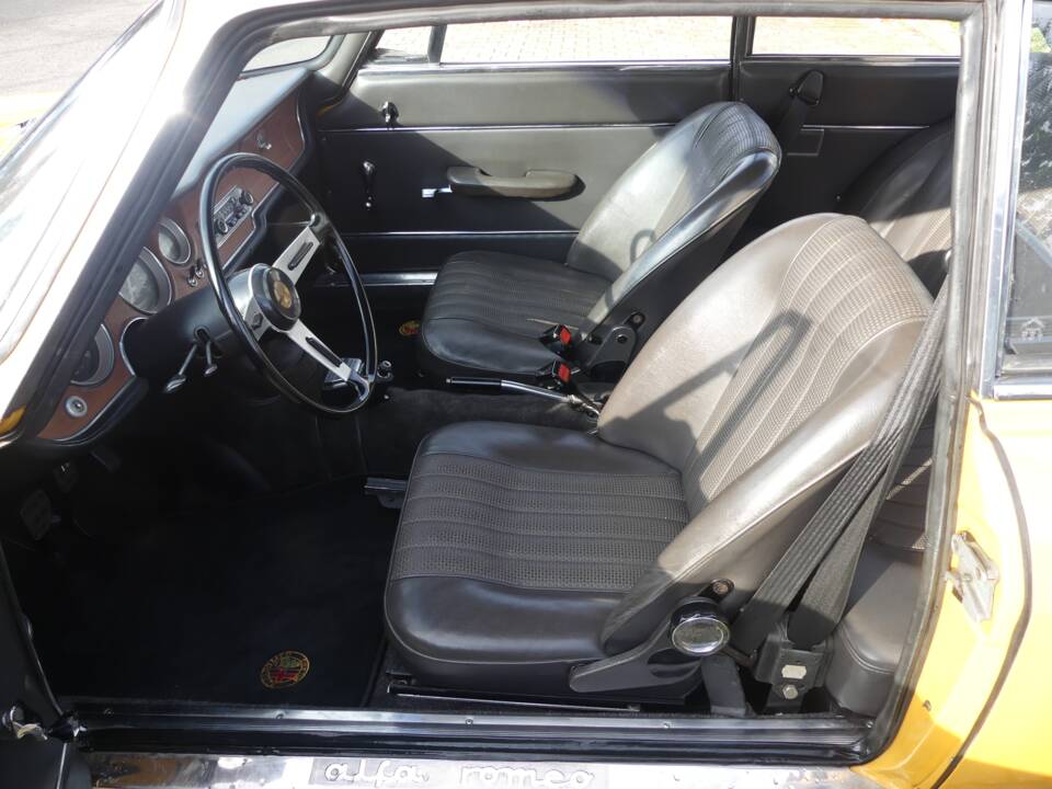 Image 10/24 de Alfa Romeo Giulia 1600 Sprint GT Veloce (1967)