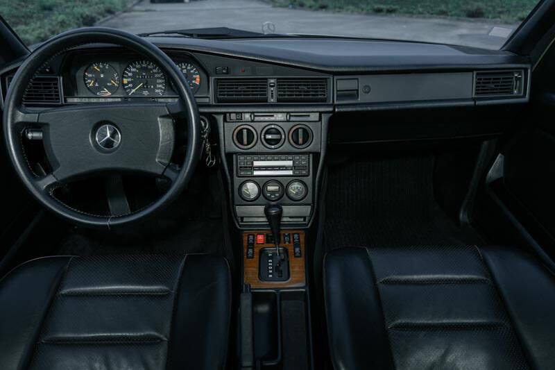 Image 41/69 de Mercedes-Benz 190 E 2.3-16 (1988)