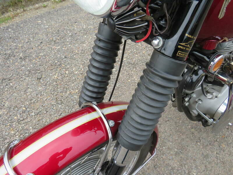 Image 43/50 de Triumph DUMMY (1970)