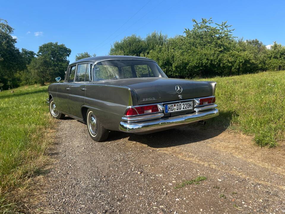Bild 3/9 von Mercedes-Benz 220 SE b (1964)