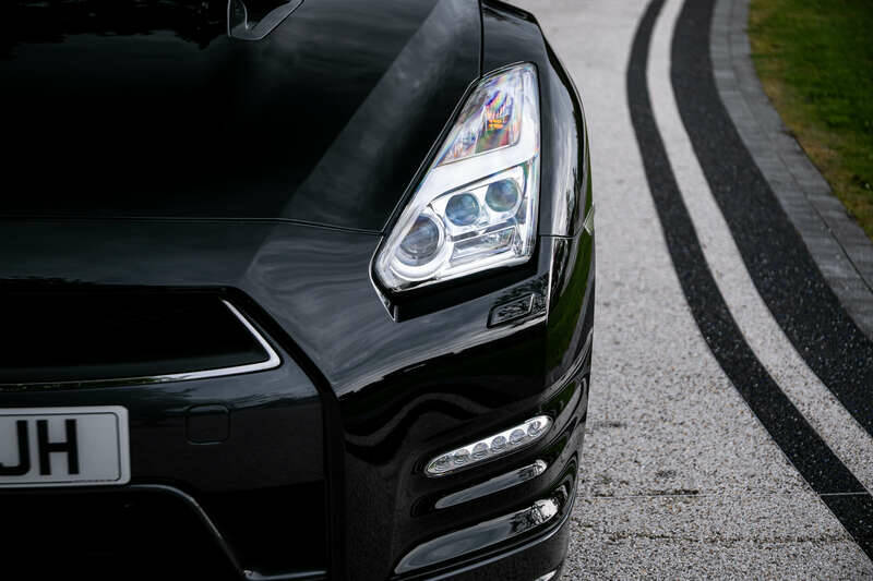 Bild 12/37 von Nissan GT-R Black Edition (2016)