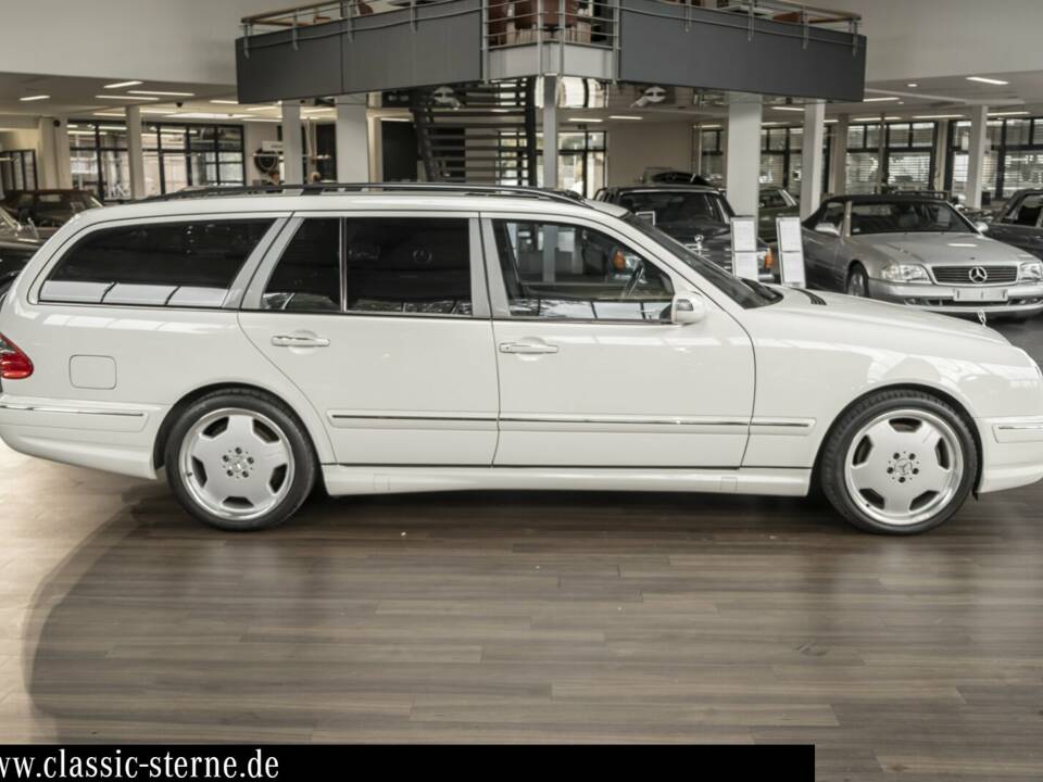 Afbeelding 6/15 van Mercedes-Benz E 55 AMG T (2001)