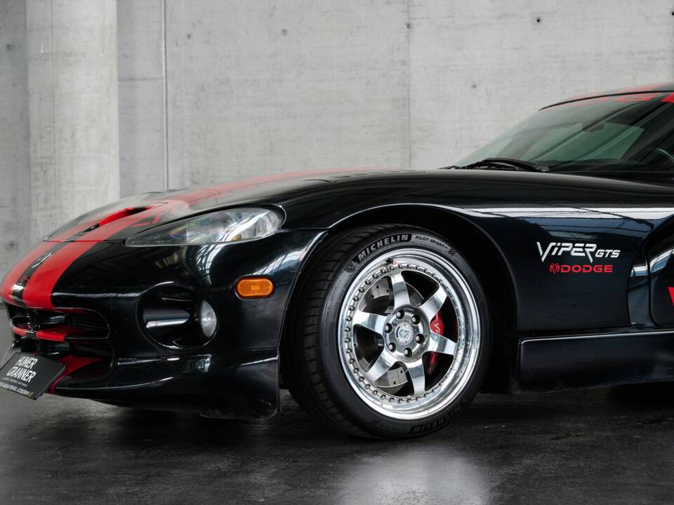 Image 2/50 of Dodge Viper GTS (2005)
