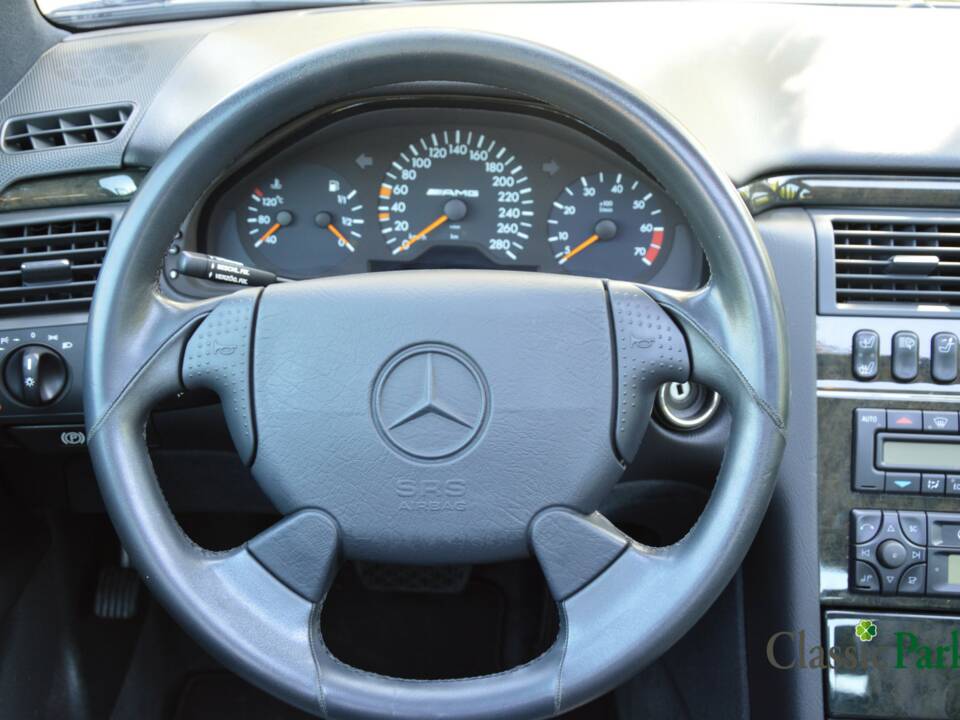Image 32/50 de Mercedes-Benz E 50 AMG (1996)